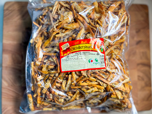 Нитка ЖАРЕНАЯ "Чеснок с зеленью" Oktobersnack 1 кг (сырный продукт) в Ногинске
